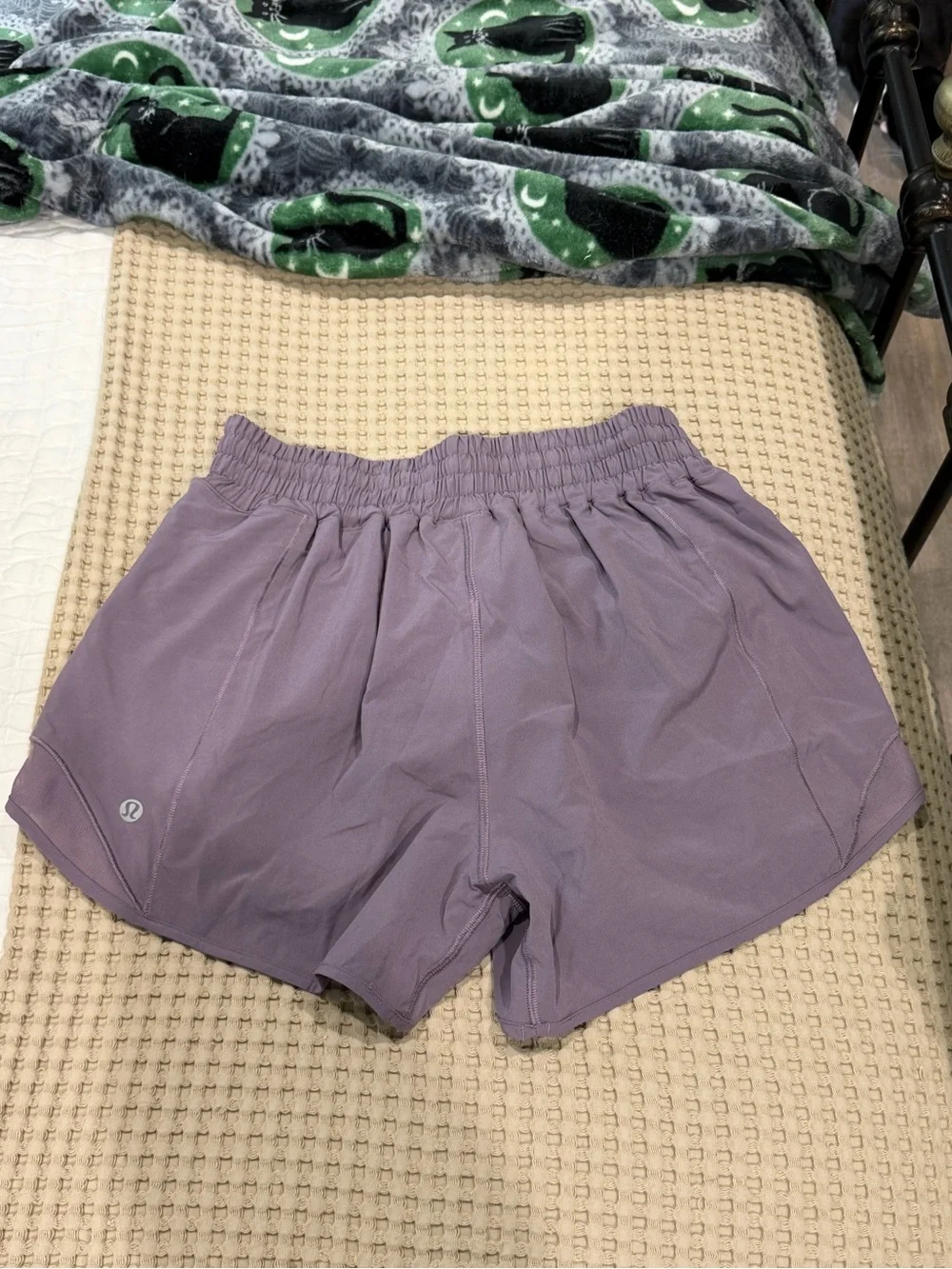 Lululemon Hotty hot 4” shorts size 6
